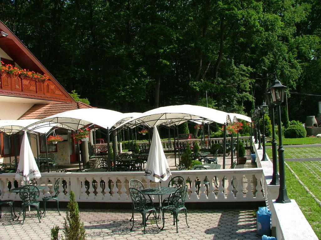 Erdogyongye Etterem Es Panzio Hotel Zalaegerszeg Exterior foto